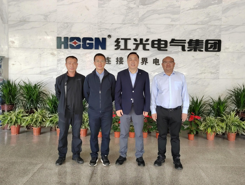 温州市招商引资重大项目推进专班向导莅临云顶集团走访调研