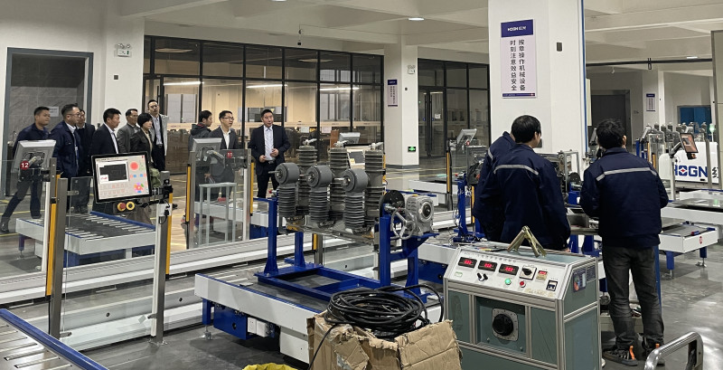 国网浙江乐清市供电有限公司总司理李建宇一行莅临云顶集团电气集团调研